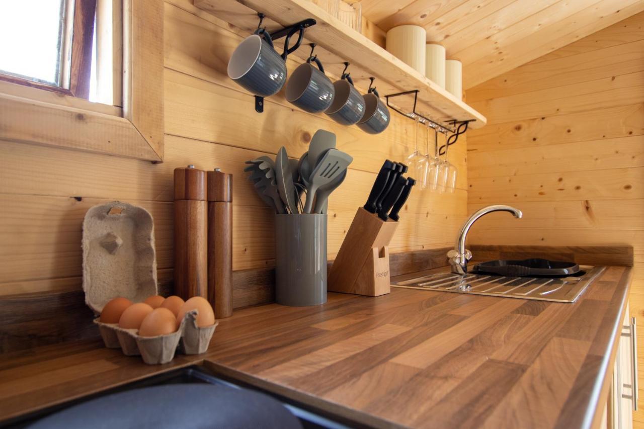 Choller Lake Lodges - Primrose Cabin With Private Hot Tub Arundel Exterior photo