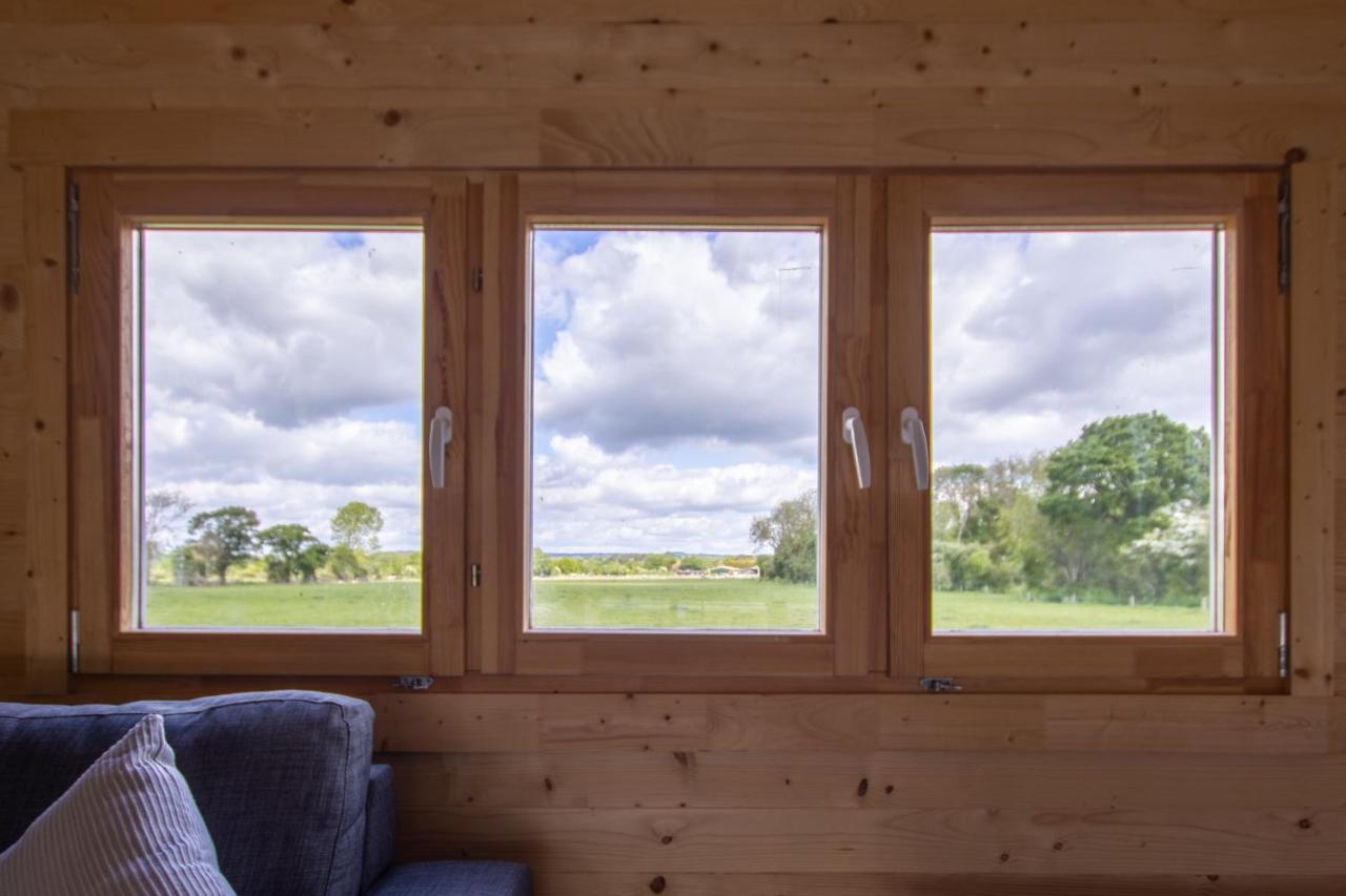 Choller Lake Lodges - Primrose Cabin With Private Hot Tub Arundel Exterior photo