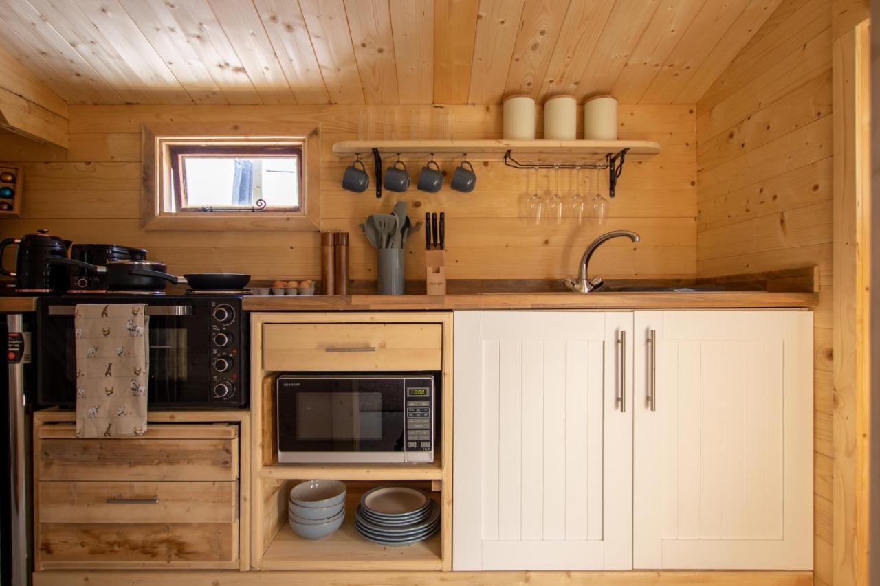 Choller Lake Lodges - Primrose Cabin With Private Hot Tub Arundel Exterior photo