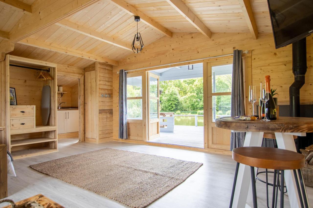 Choller Lake Lodges - Primrose Cabin With Private Hot Tub Arundel Exterior photo