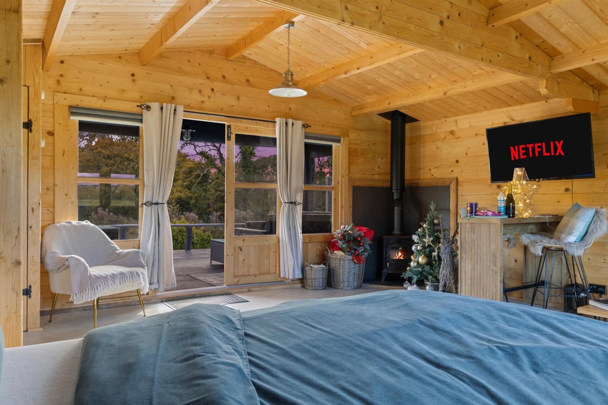 Choller Lake Lodges - Primrose Cabin With Private Hot Tub Arundel Exterior photo